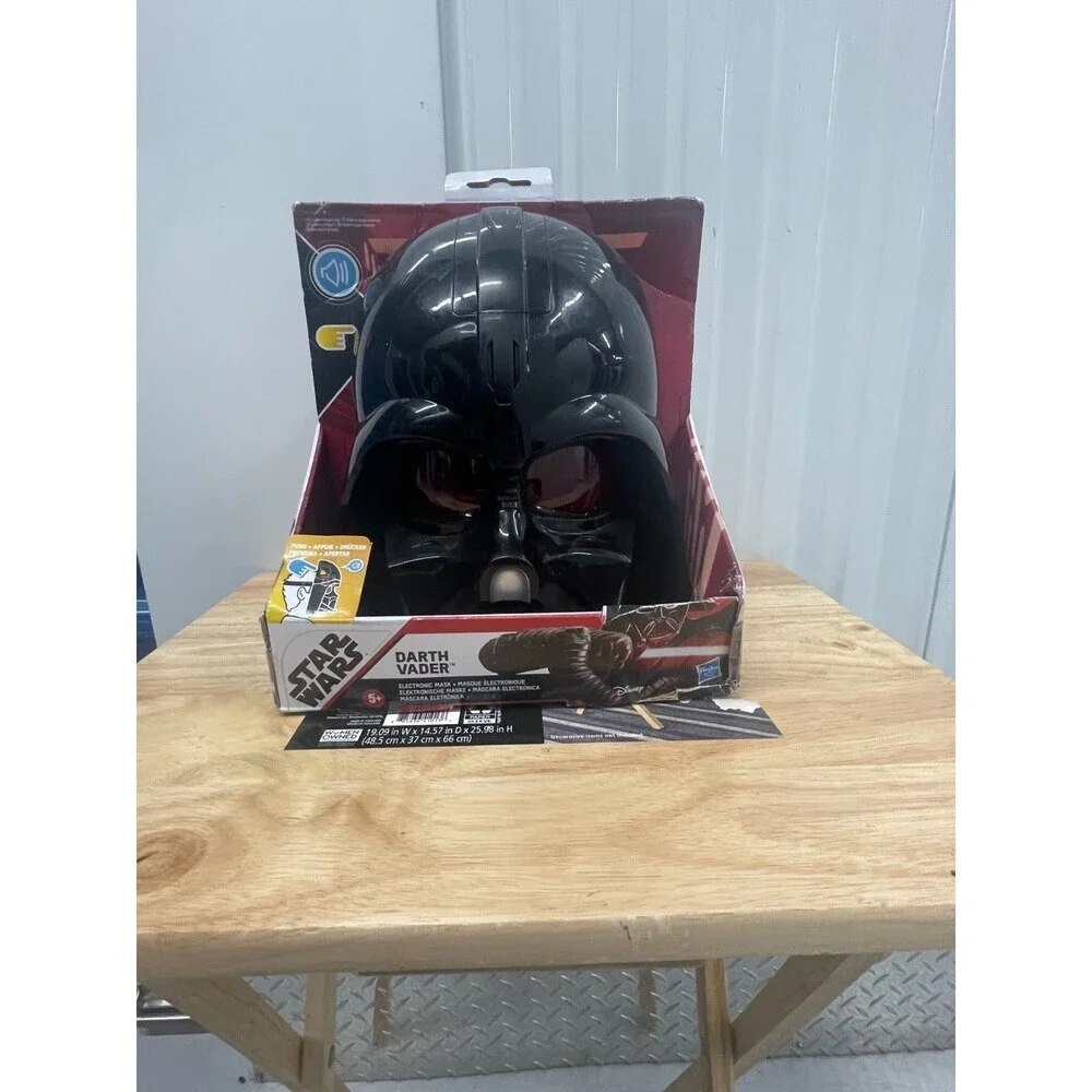 Star Wars DARTH VADER Electronic Mask, Phrases & Sound Effects, NEW In Box